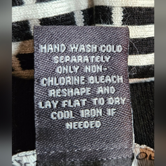 Chelsea& theodore L black/white pattern knit circle/ skater skirt pull on - Picture 3 of 6